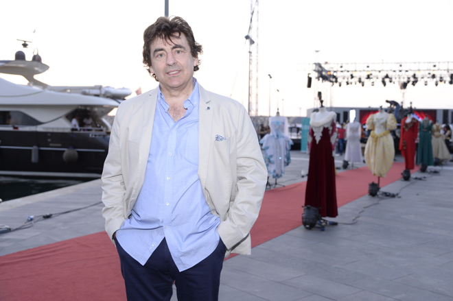 FAMOUS-avec-Claude-Barzotti-BIAF-2015-14_resize1